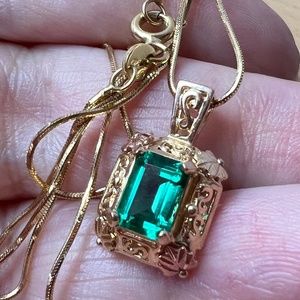 VINTAGE 10K/14K YELLOW GOLD EMERALD GREEN COLOR CZ PASTE ORNATE PENDANT NECKLACE